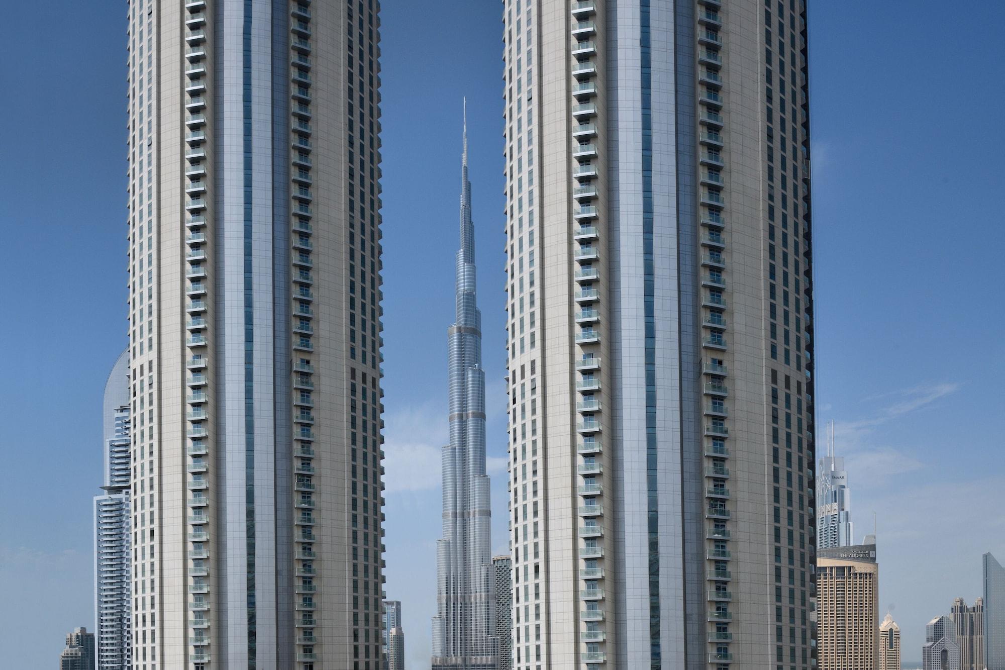 Moevenpick Hotel Apartments Downtown Dubai Exterior photo The 3 towers of the complex